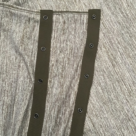 Lululemon scarf/wrap One Size Grey with green undertones - Picture 4 of 7